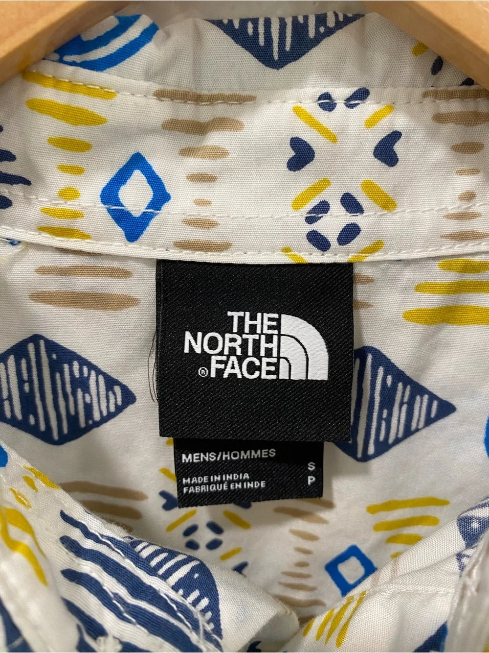 The North Face Men’s Small Geometric Print Cotton Short Sleeve Button Up Shirt